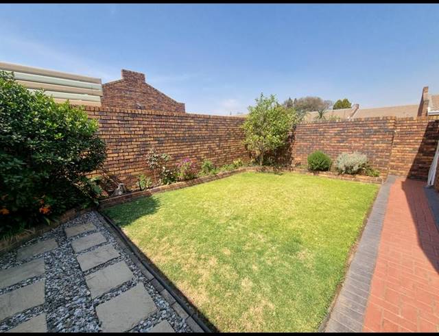 3 BEDROOM TOWNHOUSE FOR SALE IN THREE RIVERS